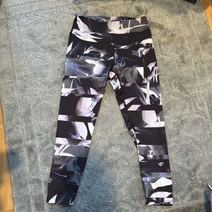 Multicolored patterned athletic leggings